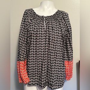 Tommy Hilfiger navy & Orange flower short.  Great condition.  Size 1x